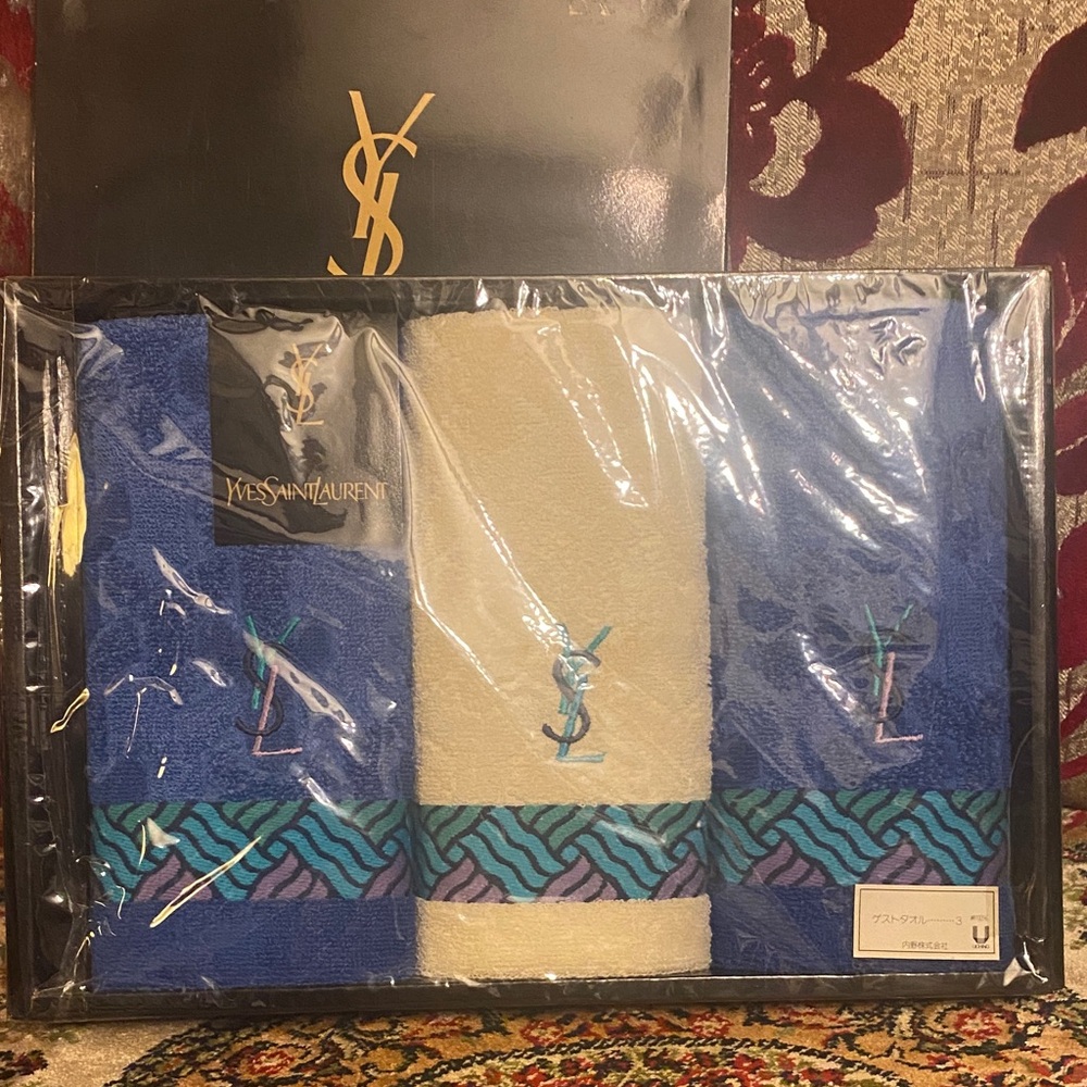 Yves Saint Laurent Blue & Cream Embroidered Towel Set - Picture 2 of 7